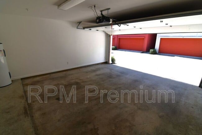 Building Photo - 1720 Nicholson Dr