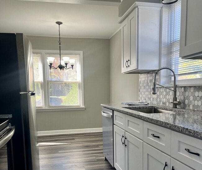 Building Photo - 805 S Norbury Ave