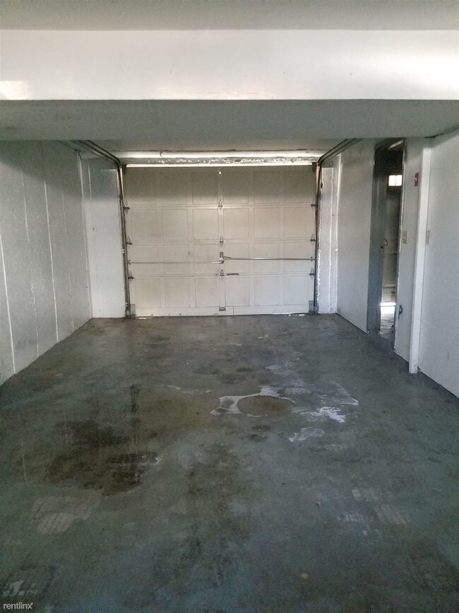 Building Photo - 3 br, 2 bath Apartment - 7 Chamberlain Pl 5