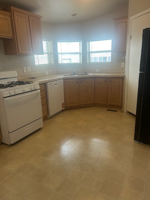 Building Photo - 9427 E University Dr