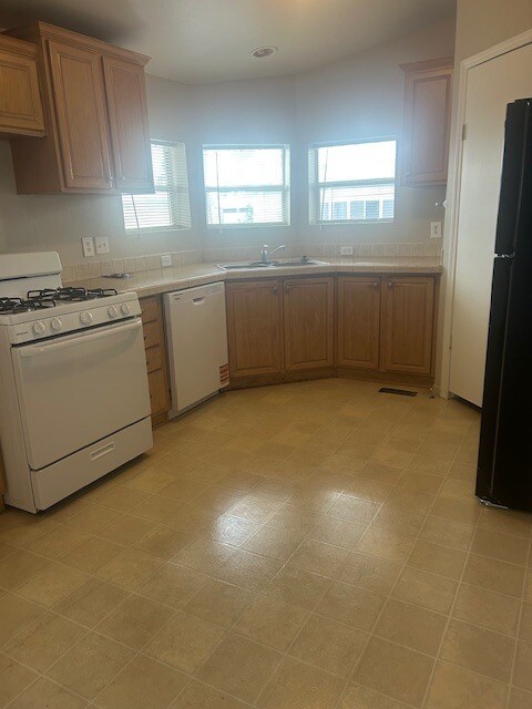 Foto del edificio - 9427 E University Dr