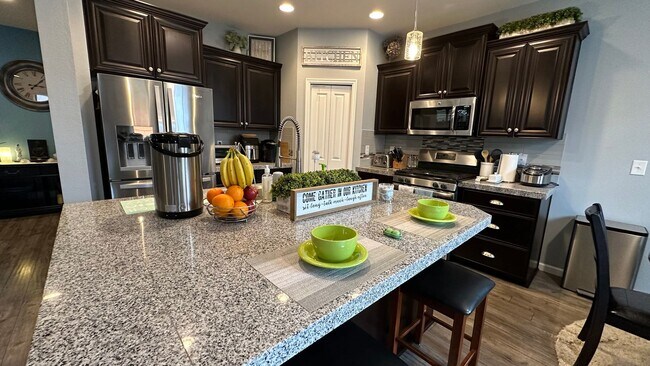 Foto del edificio - Gorgeous Corner lot 4 bed home! Happy Vall...