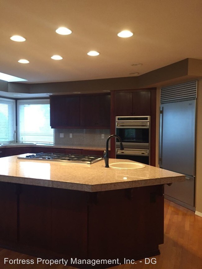 Building Photo - 5 br, 3.5 bath House - 2665 Lexington Terrace