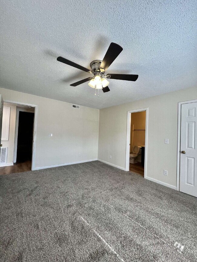 Foto del edificio - 3864 NORTHEAST DRIVE UNIT C