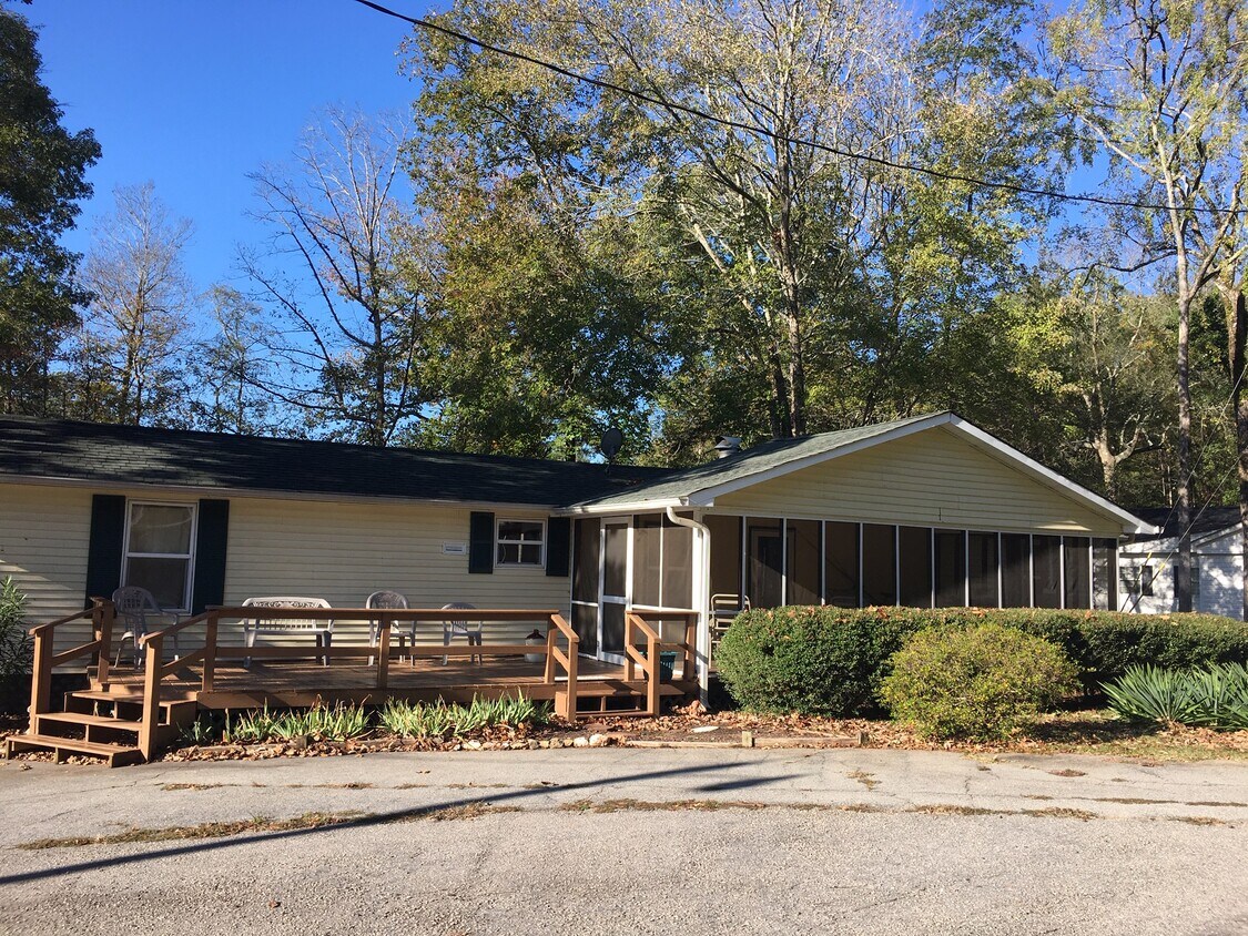 Primary Photo - 26 Rocky Pointe Rd