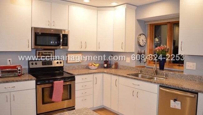 Foto del edificio - 6826 Harvest Hill Rd