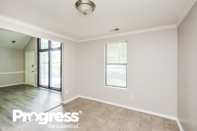 Foto del edificio - 6766 Browns Mill Lake Rd