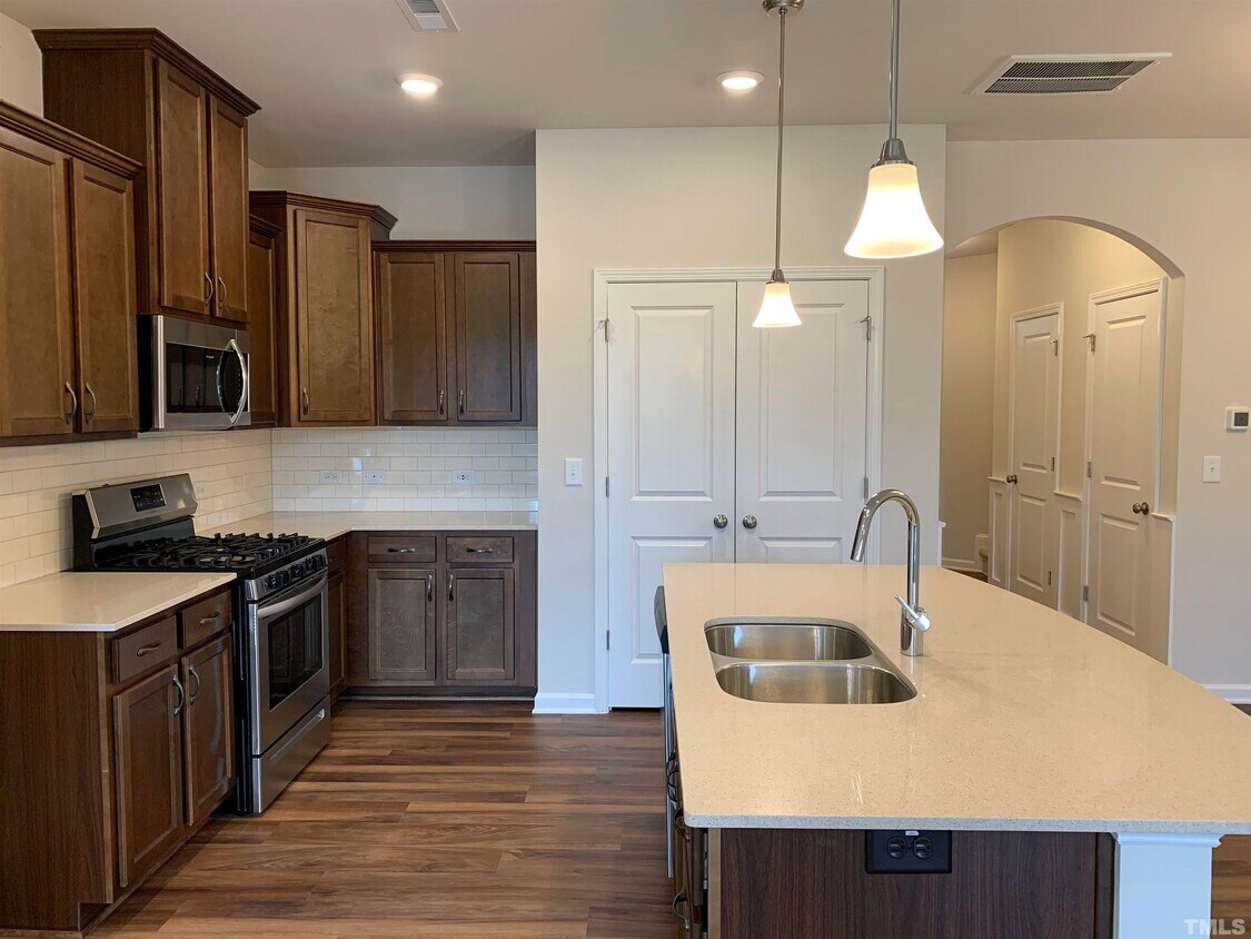 Foto principal - 6193 Beale Loop