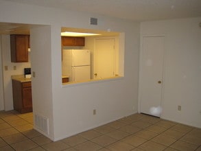 Building Photo - 4420 E Wood St