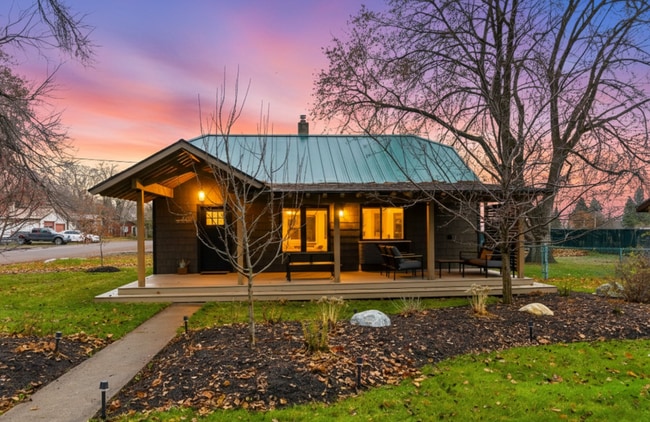 Building Photo - 809 3rd Ave W