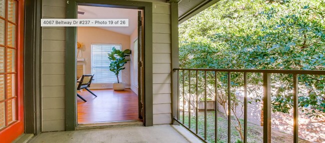 Building Photo - 3970 Vitruvian Way