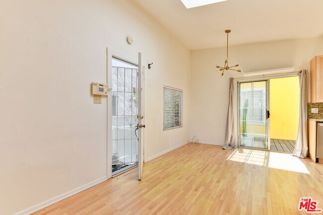 Foto del edificio - 420 Altair Pl