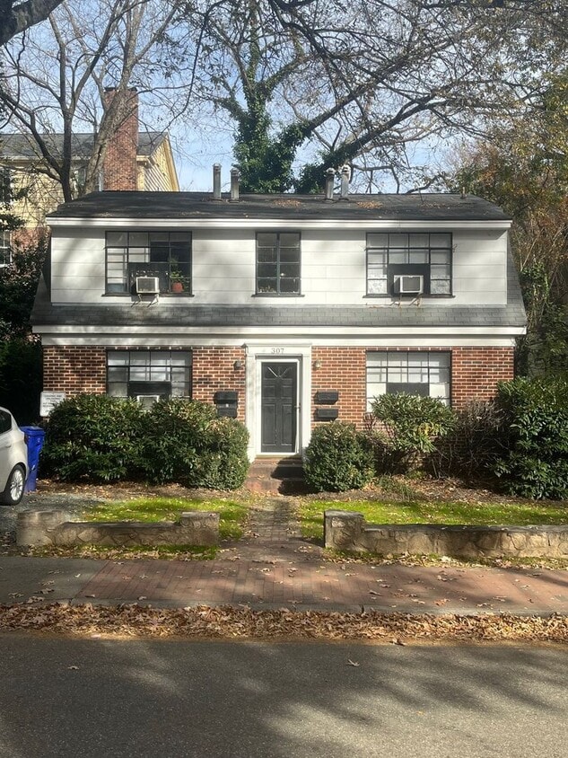 Charming 1BR Apartment Steps from UNC – Water & Electric Included! - Charming 1BR Apartment Steps from UNC – Water & Electric Included!