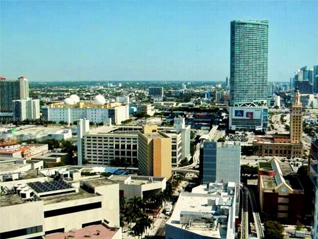 Foto del edificio - 133 NE 2nd Ave