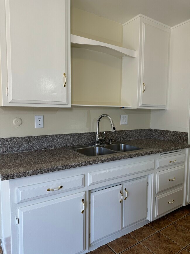 kitchen - 2151 E Almont Ave