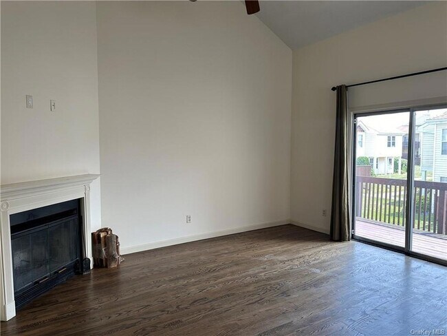 Foto del edificio - 3811 Whispering Hills Dr