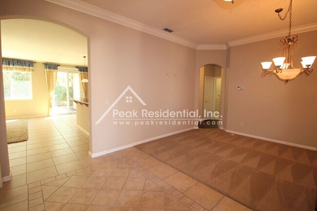 Building Photo - 3 br, 2 bath House - 6221 Purple Finch Court