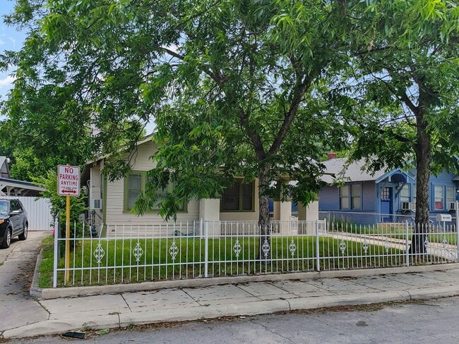 Building Photo - Updated One-Story Gem Near Downtown San An...