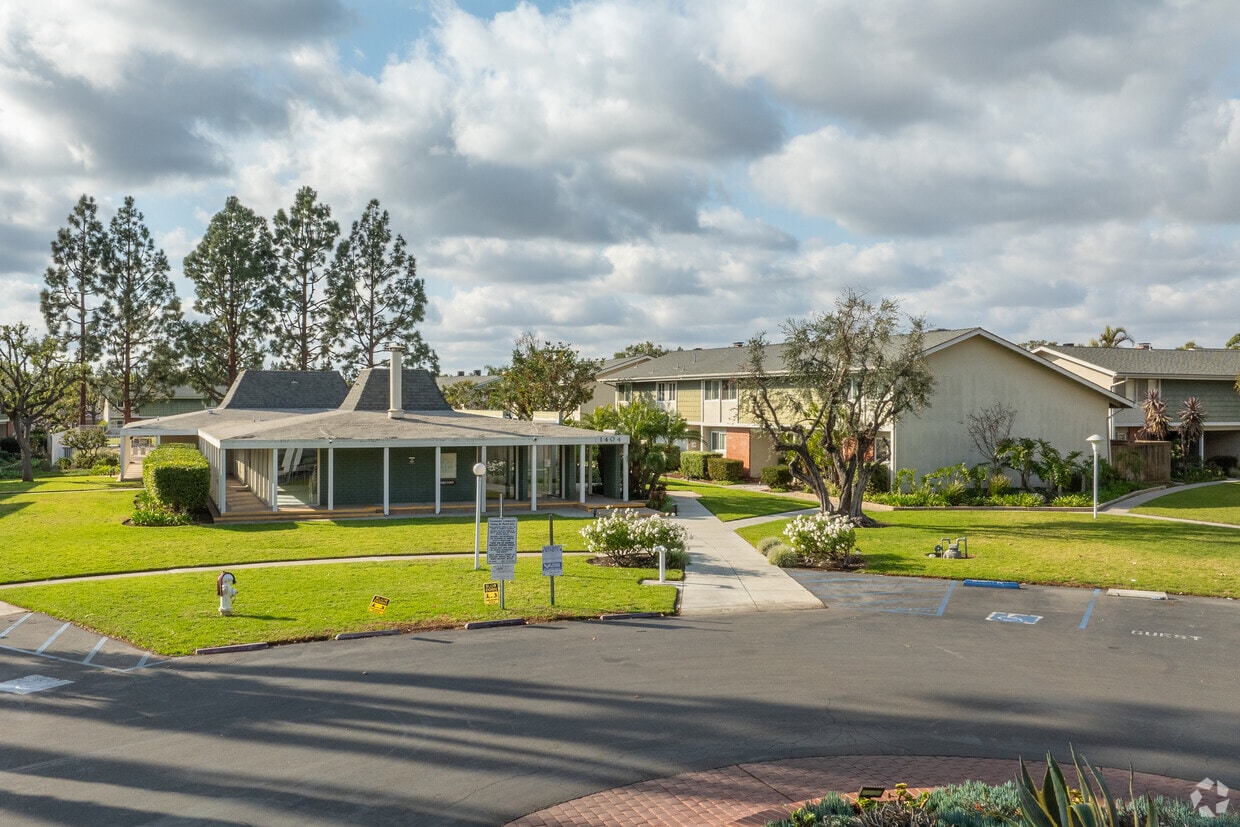 1404 N Tustin Ave, Santa Ana - 1404 N Tustin Ave