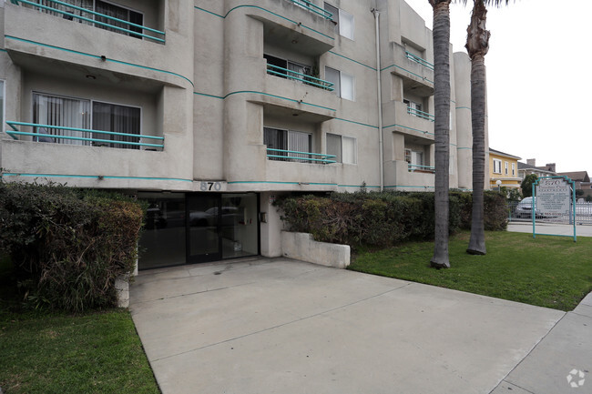 Foto del edificio - Crenshaw Court Apartments