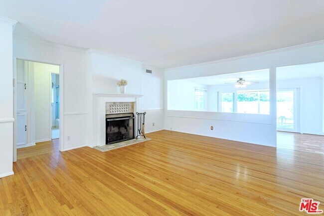 Foto del edificio - 837 Stephen Rd