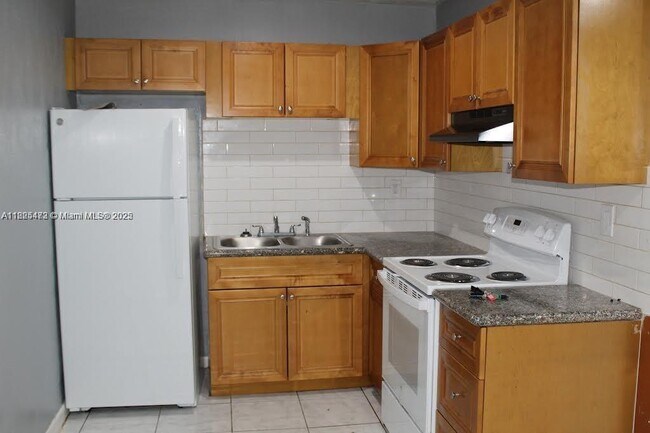 Foto del edificio - 5321 NW 21st Ct