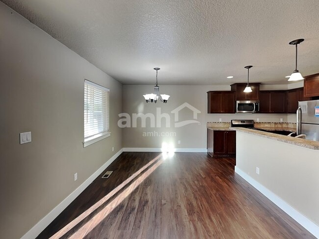 Foto del edificio - 440 Tulip Ave