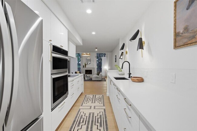 Foto del edificio - 8300 Summer Pl Dr