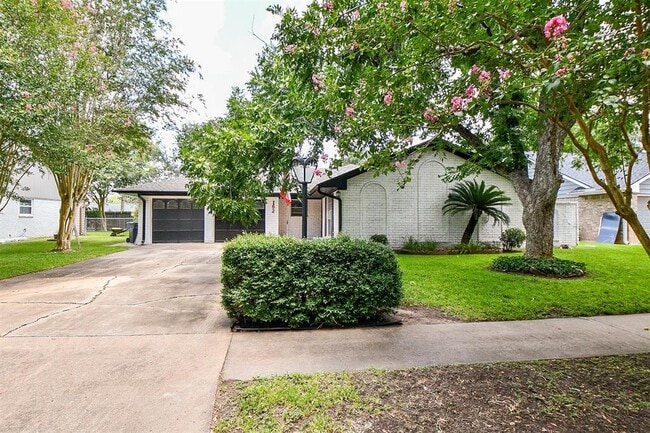 Building Photo - 162 Bluebonnet St