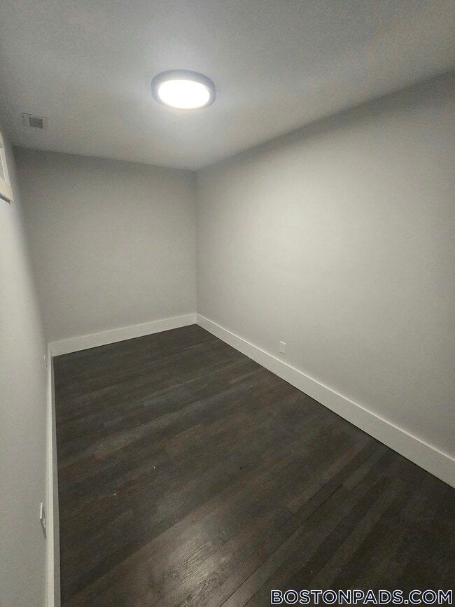 Foto del edificio - 118 Marginal St