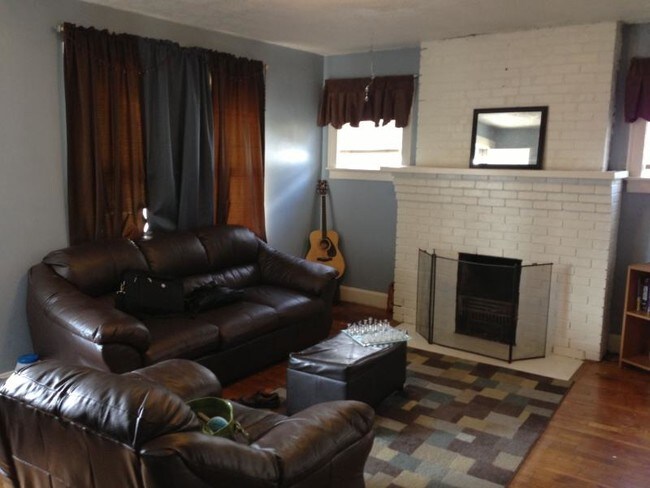 Building Photo - 135 1/2 Fairlawn Drive
