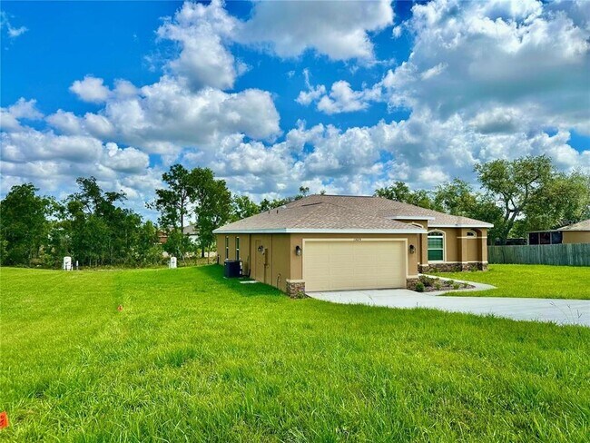 Foto del edificio - 13075 House Finch Rd