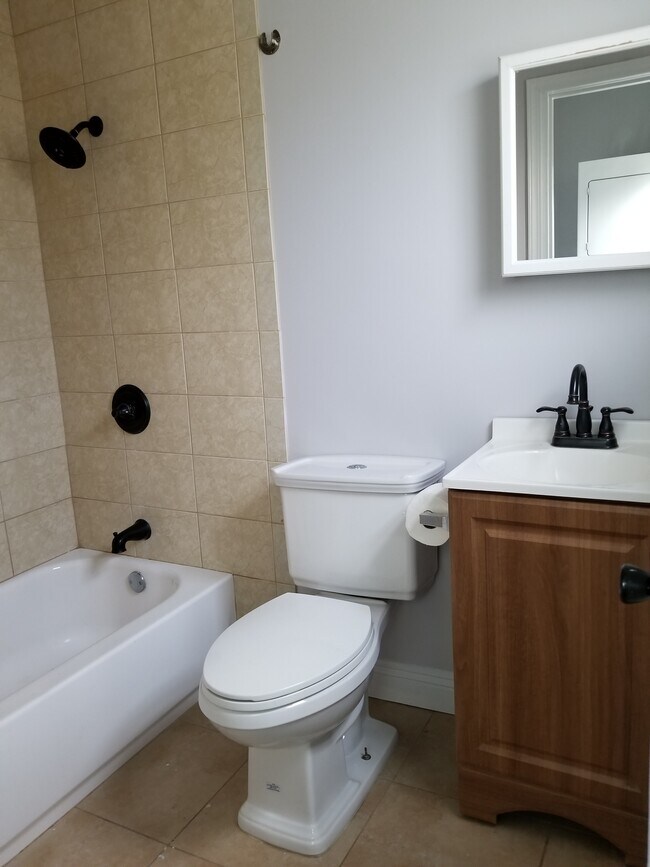bath - 1063 Coronado Ave
