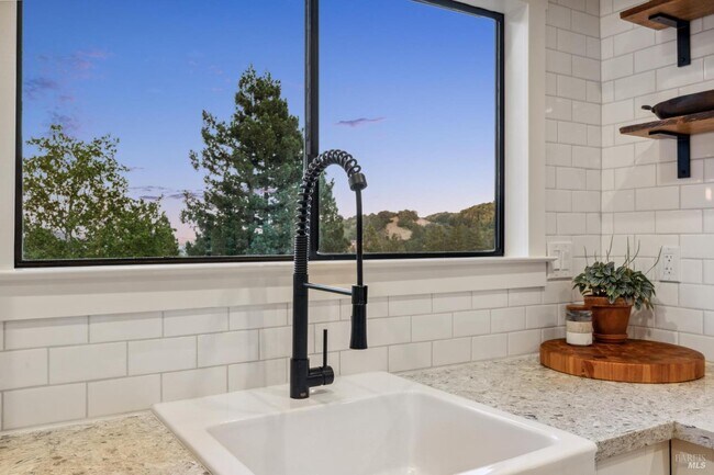 Foto del edificio - 2 Columbine Ln