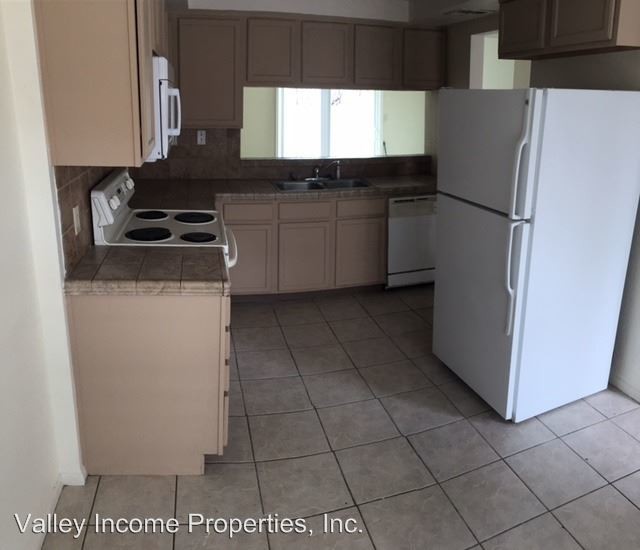 Primary Photo - 2404 W Orangewood Ave