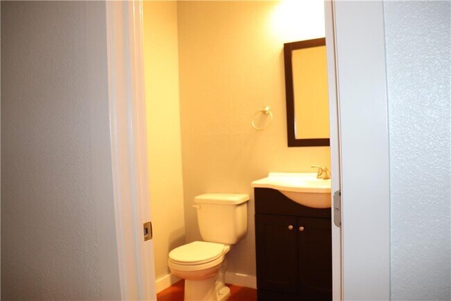 Foto del edificio - 6401 Auburn Dr