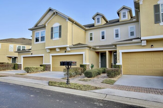 Foto del edificio - Gorgeous 4/2.5 Spacious Townhome with a Lo...