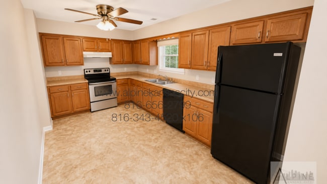 Building Photo - Grain Valley Duplex near Everything!