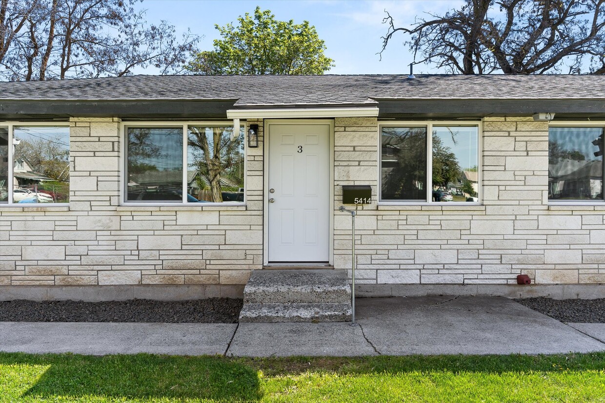 Primary Photo - 5410 N Lacey St