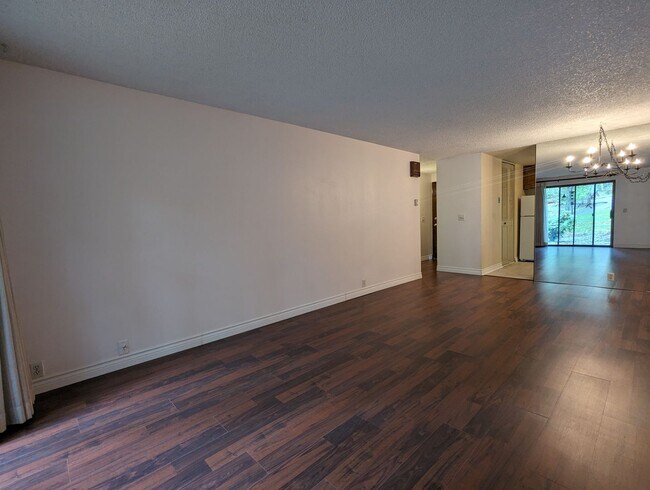 Building Photo - Great 1-Bedroom, 1-Bath Hunington Heights ...