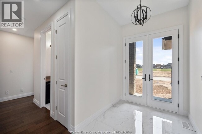 Building Photo - 510 Veneto St