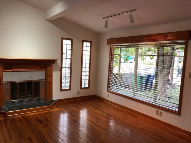 Foto del edificio - 1509 W St Johns Ave