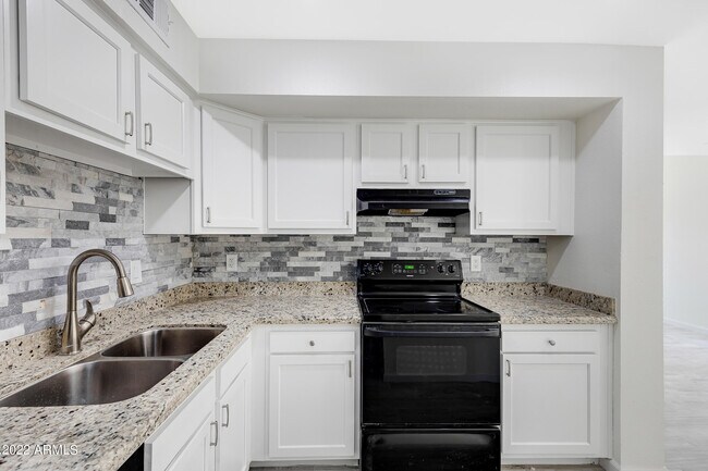 Foto del edificio - 7807 E Rovey Ave