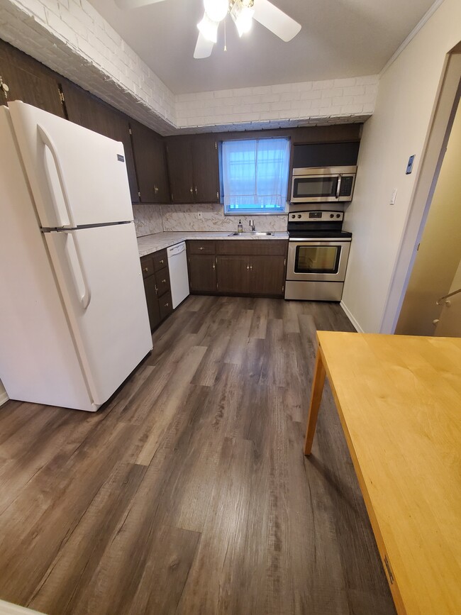 Eat In Kitchen - 48 2nd St