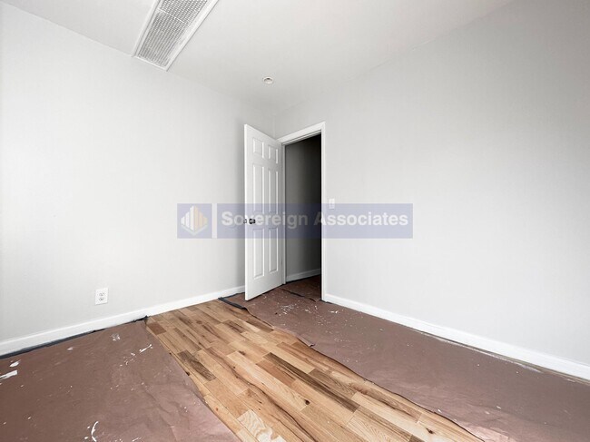 Building Photo - 17 Vermilyea Avenue