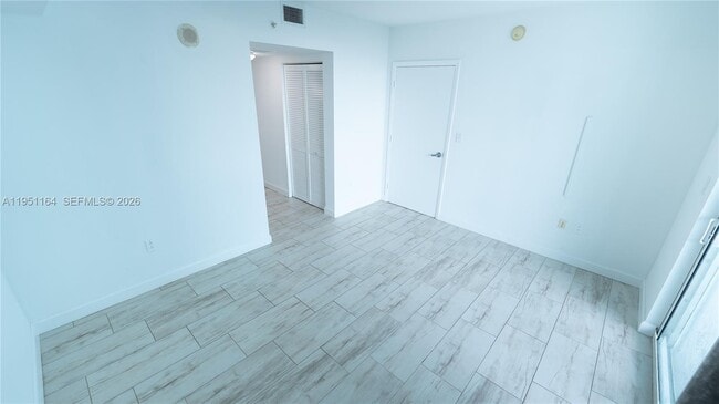 Building Photo - 1800 N Bayshore Dr