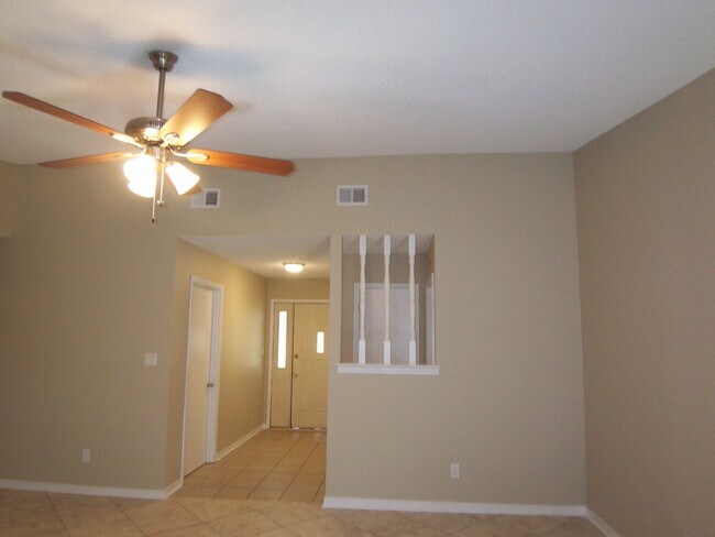 Foto del edificio - 727 Valley Ridge Way