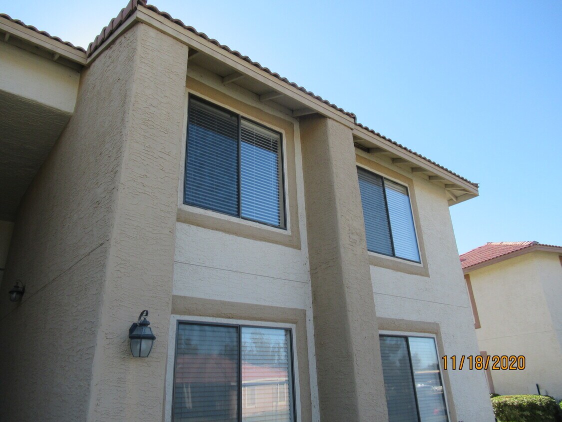 Foto principal - 43376 Cook St
