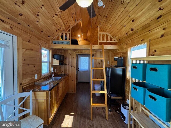 Foto del edificio - 12 W Loudoun St