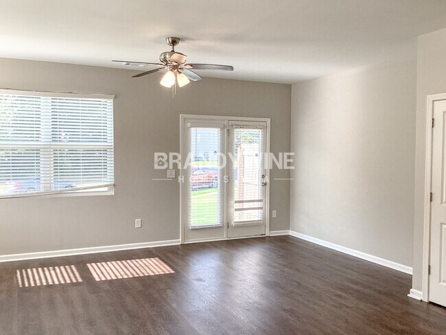 Building Photo - One month FREE RENT!!!